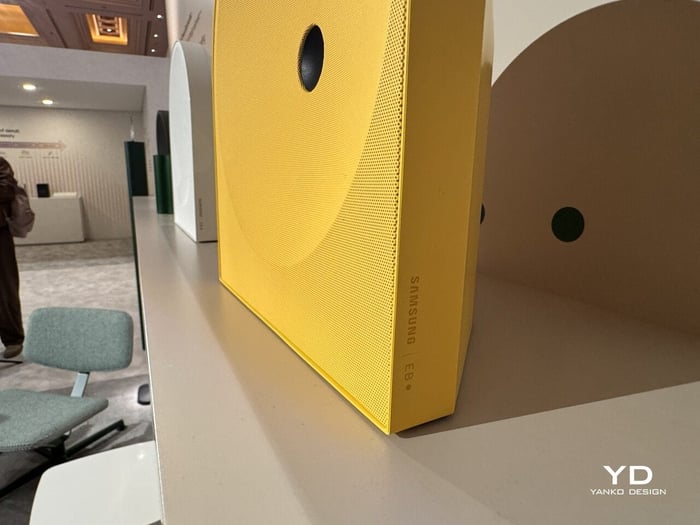 Music Studio 5 featuring Bouroullec’s dot motif