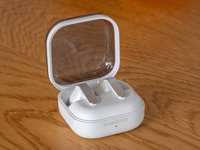 Updating Galaxy Buds firmware via the Galaxy Wearable app