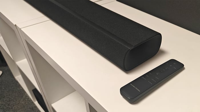 Harman Kardon Enchant 900 side view