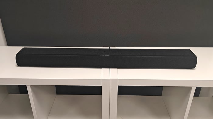 Harman Kardon Enchant 900 top view showing speaker layout