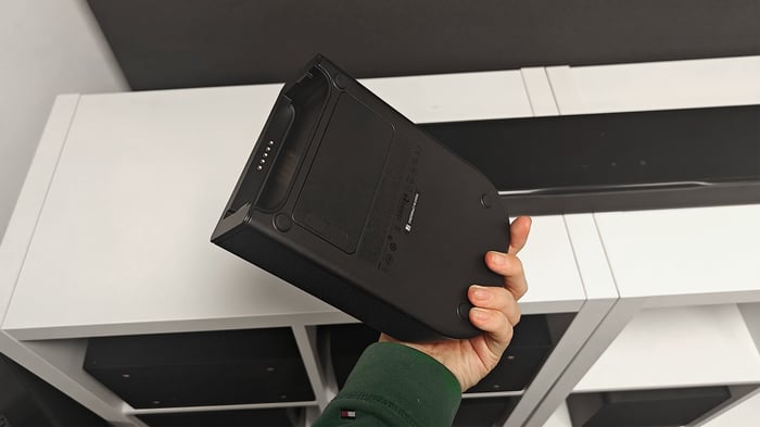 JBL Bar 1000MK2 rear speakers and soundbar design