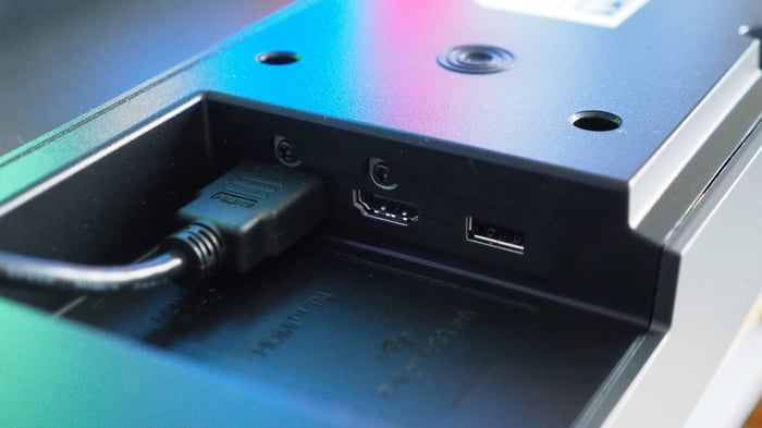 Close-up of LG USC9S soundbar design
