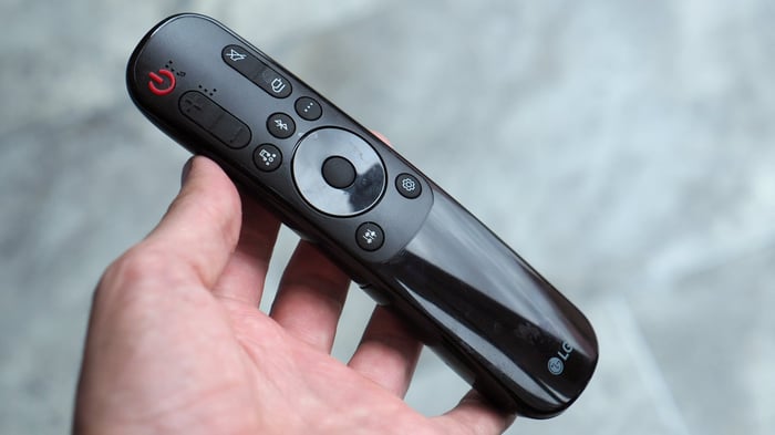 Close angle on LG USC9S texture and controls