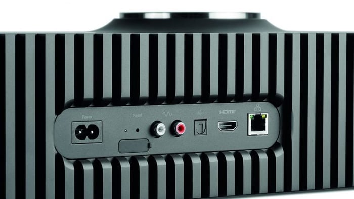 Upward-firing drivers deliver immersive Dolby Atmos sound.