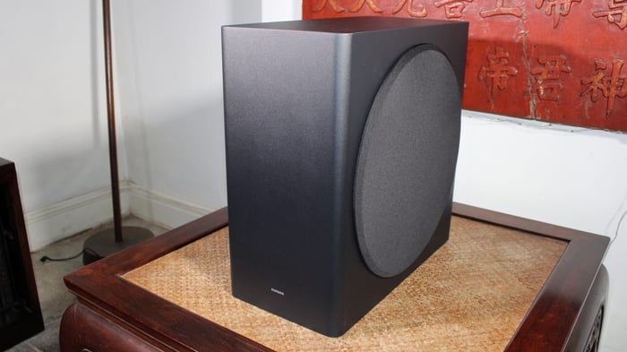 Samsung HW-Q800B subwoofer and soundbar detail