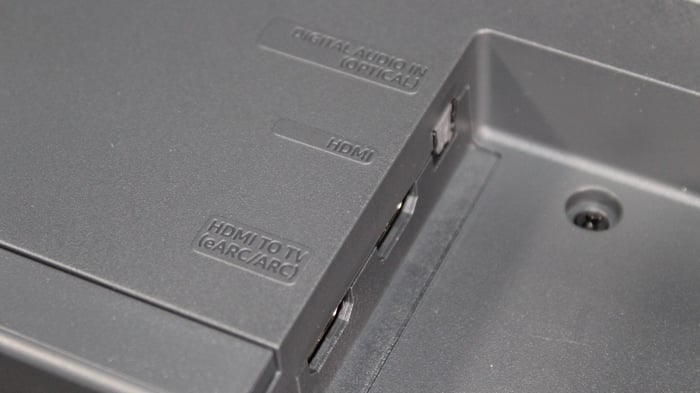 Samsung HW-Q800B soundbar design and controls