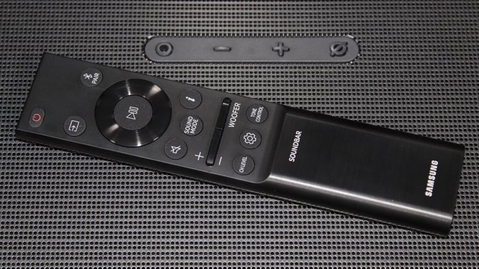 Samsung HW-Q800B front LED display