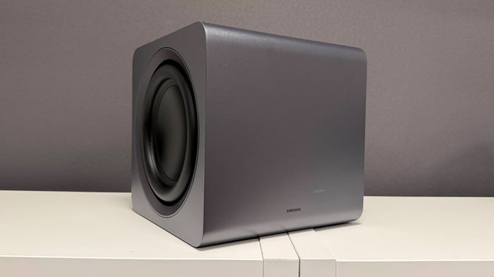 Immersive cinematic soundstage with the HW-Q990H.