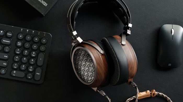 Sendy Egret premium planar headphones with wooden earcups