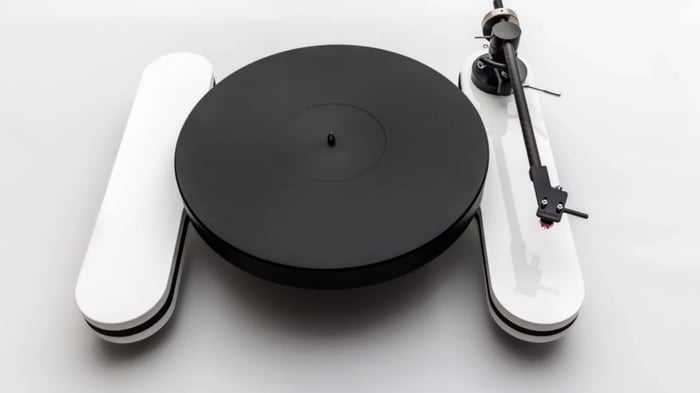 Corian layers and damping materials form the H2's solid chassis, reducing unwanted vibrations