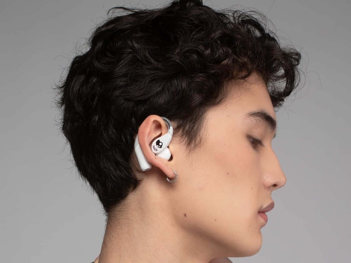 Refined earhook design for comfortable all-day wear