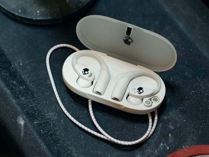 Long-lasting battery and quick charge support extended adventures