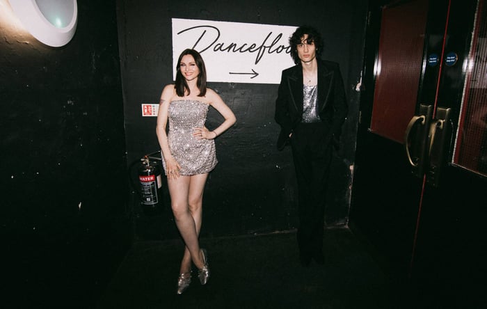 Sombr and Sophie Ellis-Bextor performing at London show