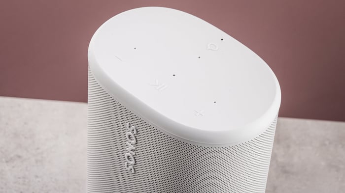 Sonos Play: sleek and minimalistic controls