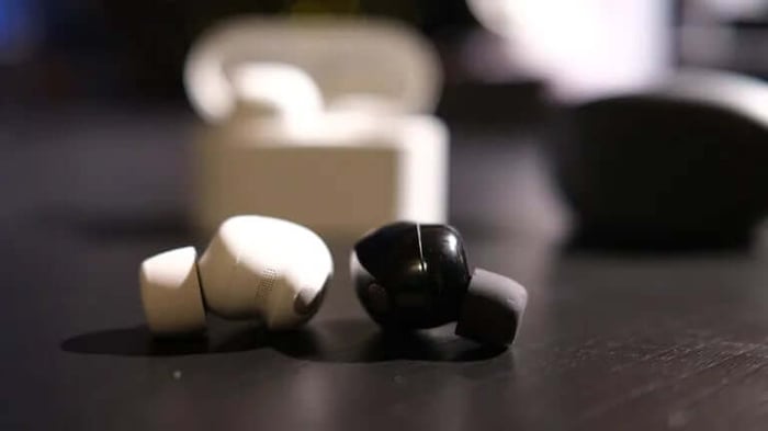 The battle of Sony’s flagship earbuds continues.