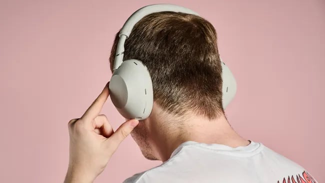 Experience next-level noise cancelling with the upgraded QN3 processor and 12 microphones.