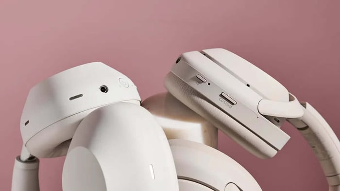 Sony WH-1000XM6 vs Sony WH-1000XM4