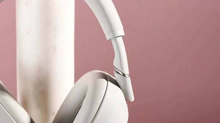 Sony WH-1000XM6 vs Sony WH-1000XM4