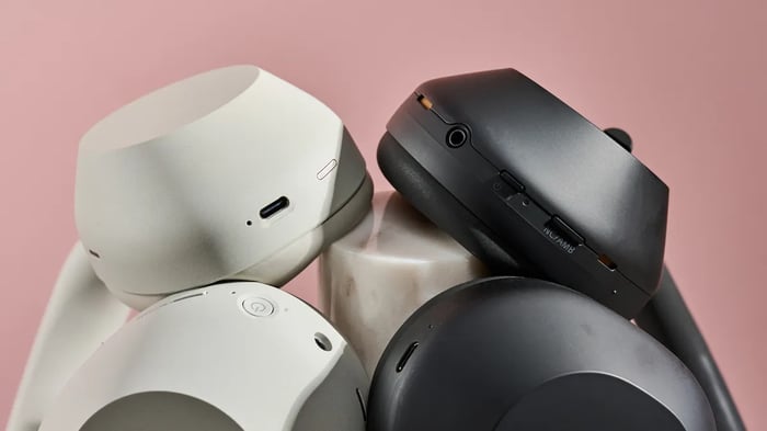 Sony WH-1000XM6 vs Sony WH-1000XM5
