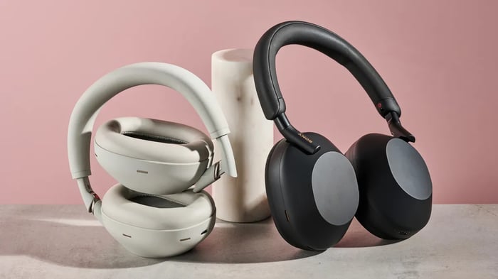 Sony WH-1000XM6 vs Sony WH-1000XM5 design