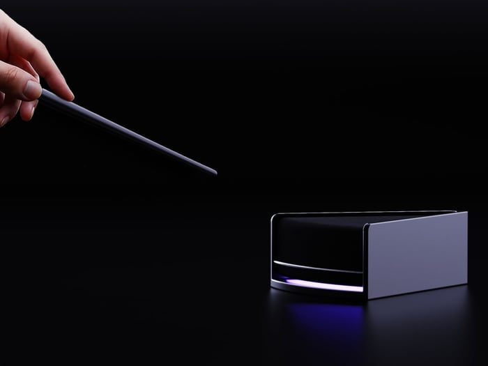 Display shows mode and battery info