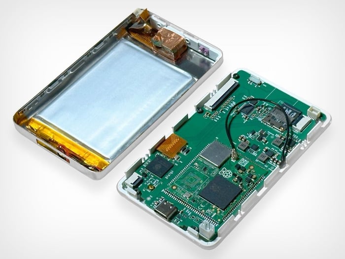 Classic iPod fitted with the Sprout modern motherboard