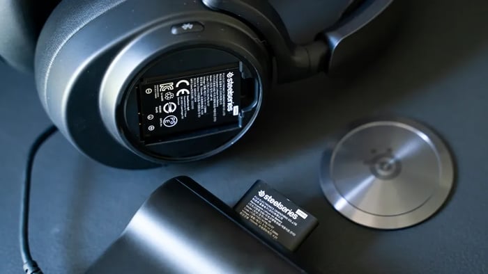 SteelSeries Arctis Nova Pro swappable batteries