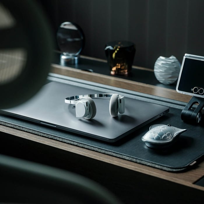 StillFrame Headphones in sleek minimal design