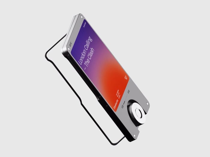 Close-up of SW-1’s tactile metal knob