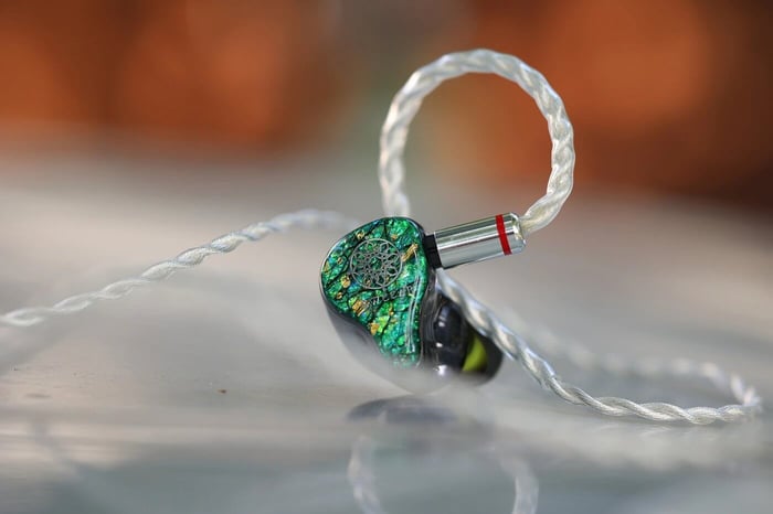 Sweear HE-Live5 cable with ear hooks