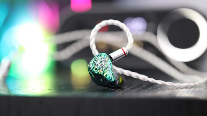 Sweear HE-Live5 delivers clarity and punch