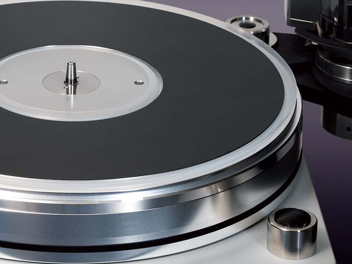 Compact chassis with suspension feet