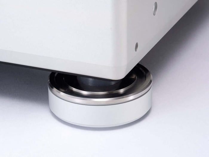 Suspension feet close-up