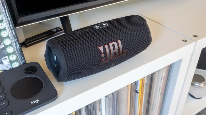 JBL Charge 5 party speaker