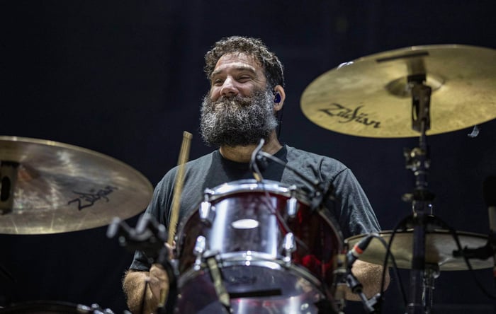 Timothy Very of Manchester Orchestra behind the drumkit