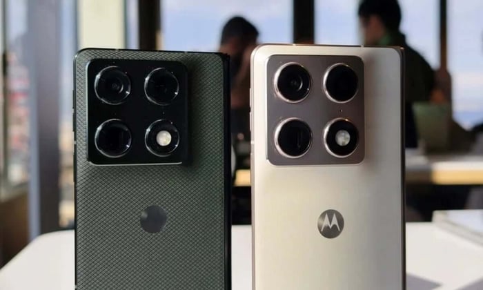 Handling the Razr Fold reveals a build that’s both premium and powerful