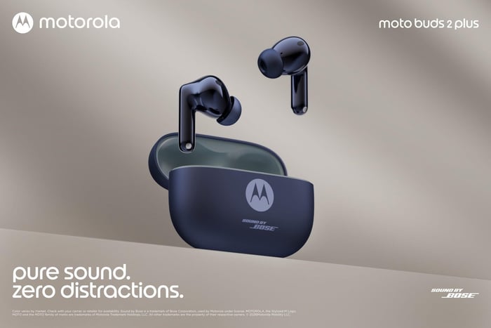 Moto Buds 2 Plus close-up