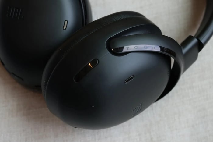 JBL Tour One M3