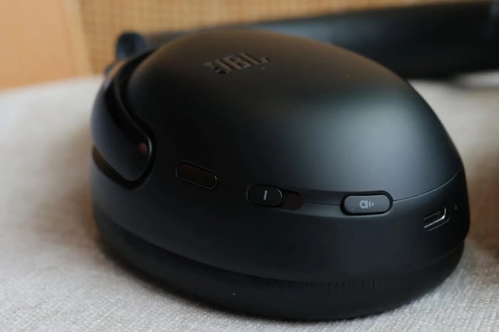 JBL Tour One M3