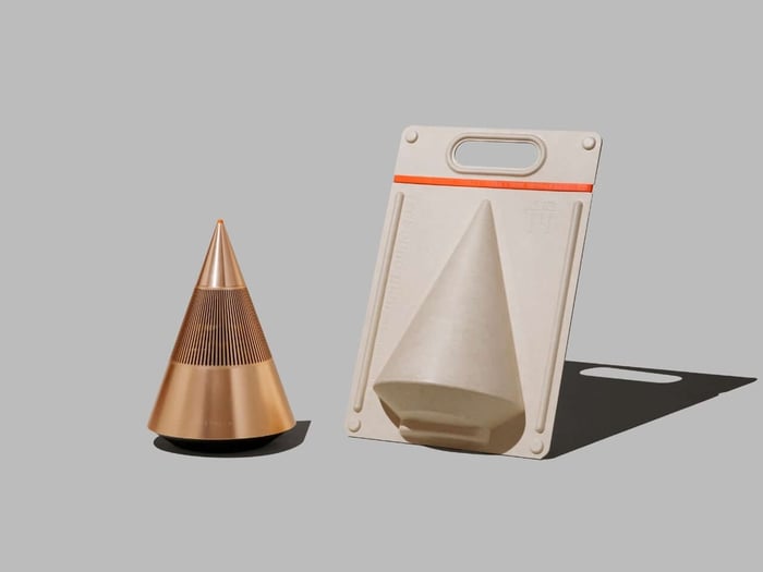 The bamboo fiber carrying bag doubles as eco-conscious packaging