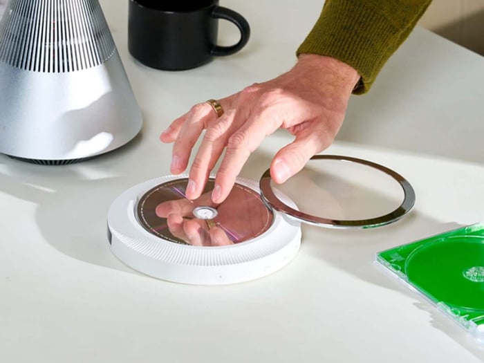 TTT-DP3 UFO-like Bluetooth CD player