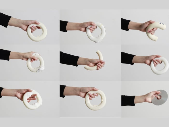 Ring-shaped controller displaying controls