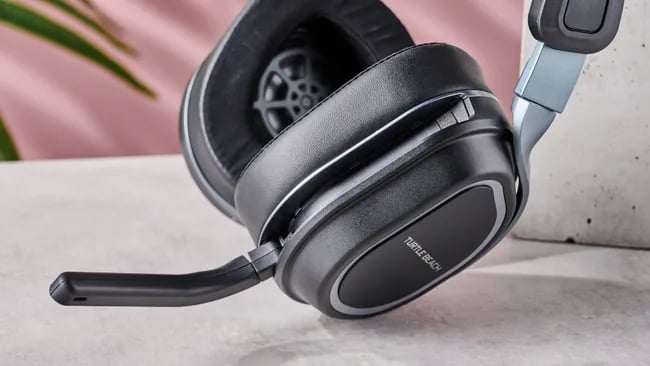 Close-up on ear cups of Turtle Beach Stealth 700 Gen 3