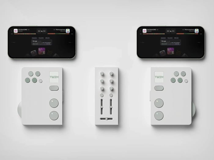 Compact control panel with tempo, cue, and play-pause keys