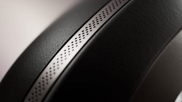 Open wiring harkens back to a classic B&W model, blending nostalgia with modern luxury.