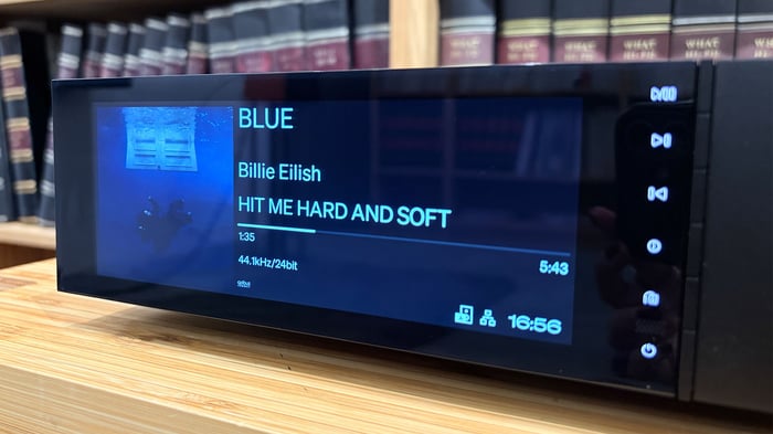 Sleek design of Cambridge Audio Evo 150 SE