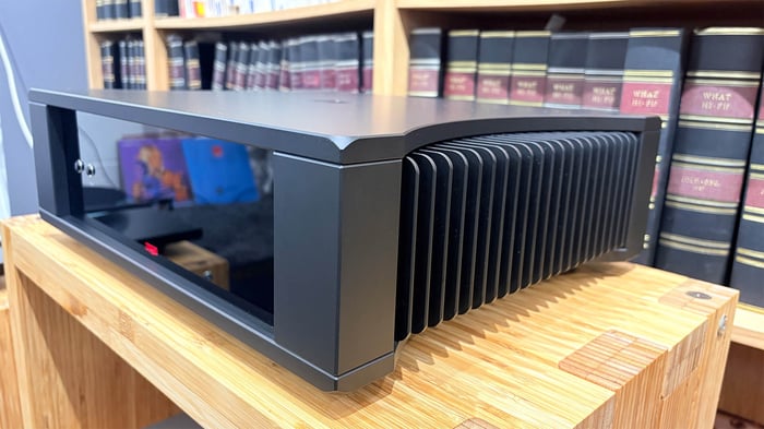 Rega Mercury/Solis amplifiers in a sleek setup