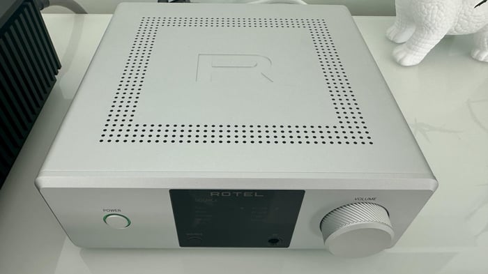 Rotel DX-5: Compact stereo hero with a refined build