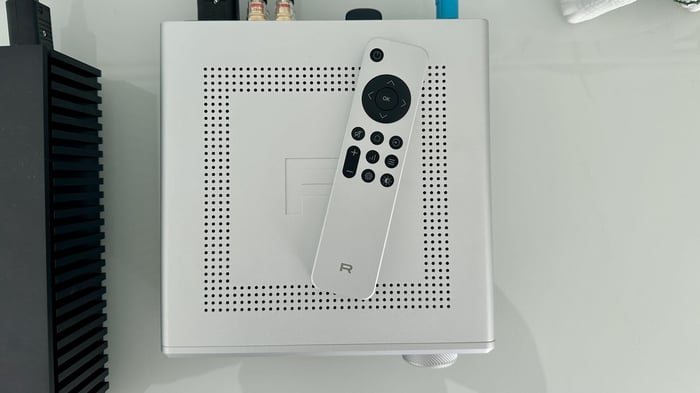 Rotel DX-5 speaker terminals and controls