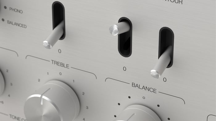 Interior shot of Unitra WSH-805 revealing dual mono circuitry